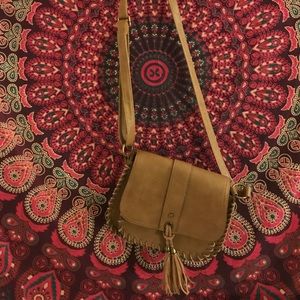 Cute spring time crossbody with tassle